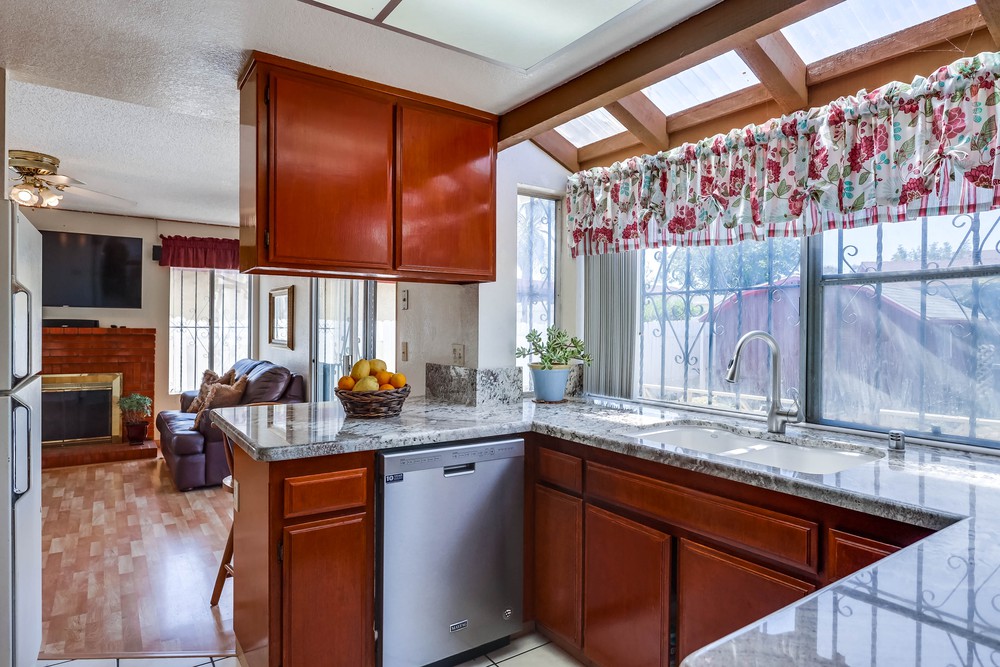 Virtual tour photo 17 of 37 for 584 Parkwood Dr