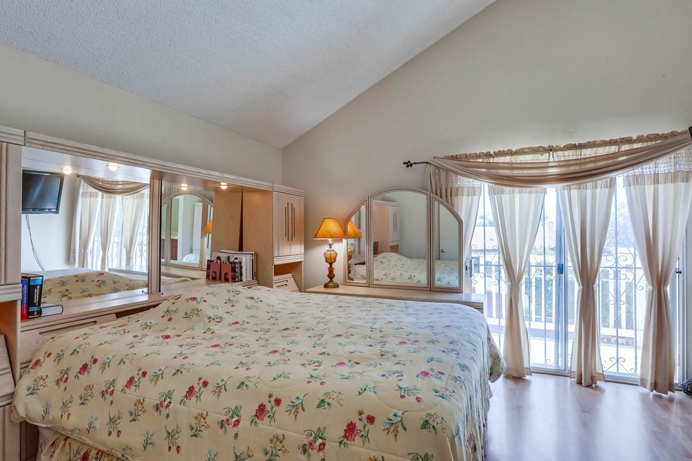 Virtual tour photo 21 of 37 for 584 Parkwood Dr