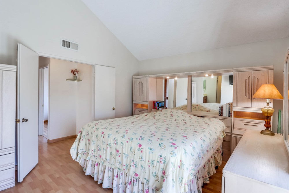 Virtual tour photo 23 of 37 for 584 Parkwood Dr