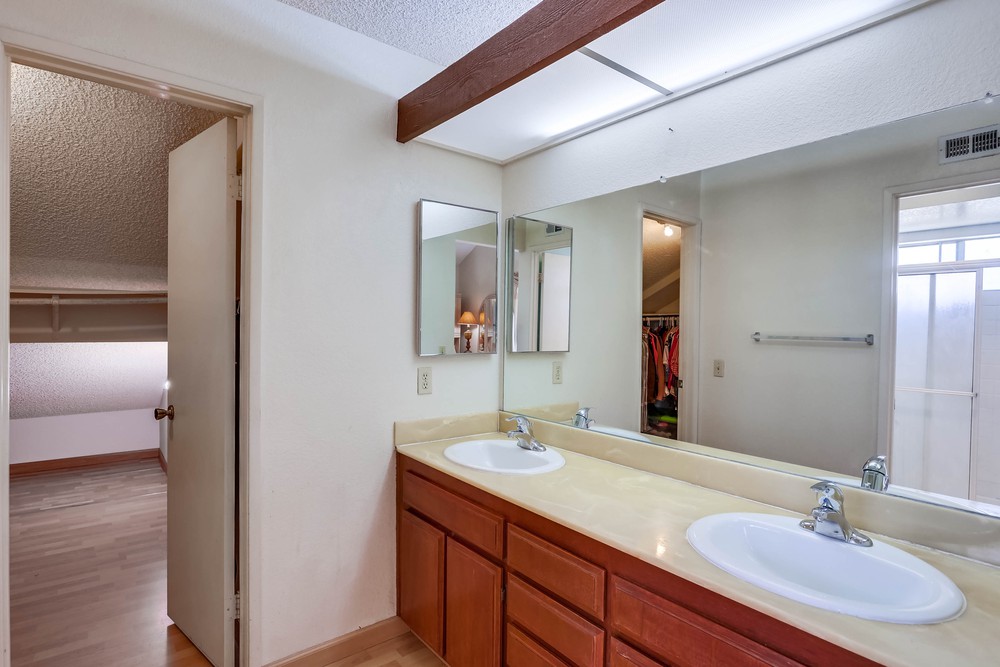 Virtual tour photo 24 of 37 for 584 Parkwood Dr