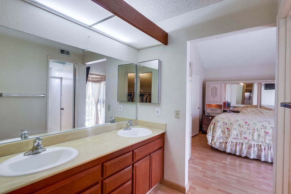 Virtual tour photo 26 of 37 for 584 Parkwood Dr