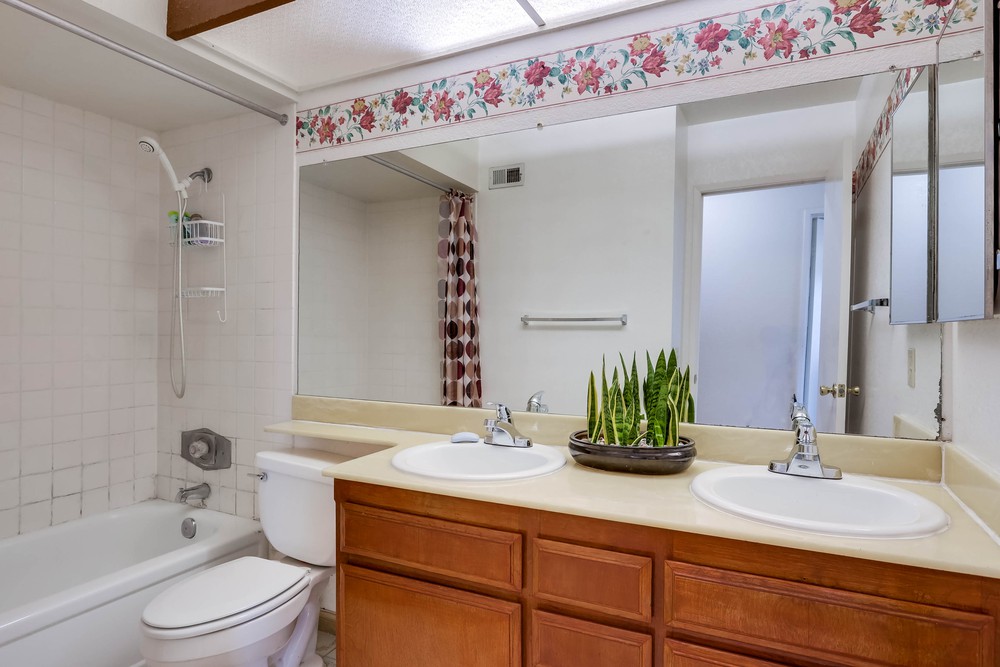 Virtual tour photo 32 of 37 for 584 Parkwood Dr