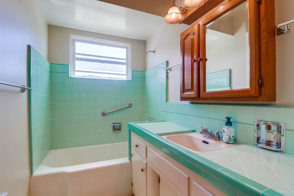 Virtual tour photo 30 of 57 for 5853 Adelaide Ave