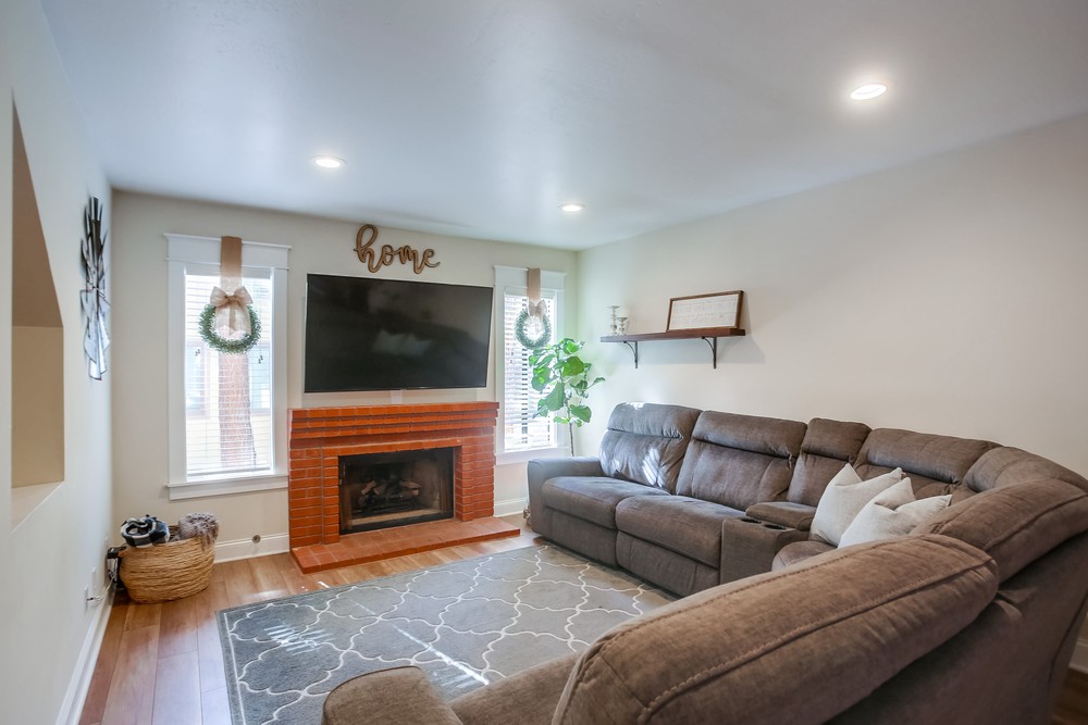 Virtual tour photo 6 of 37 for 5854 Mission Center Rd UNIT C