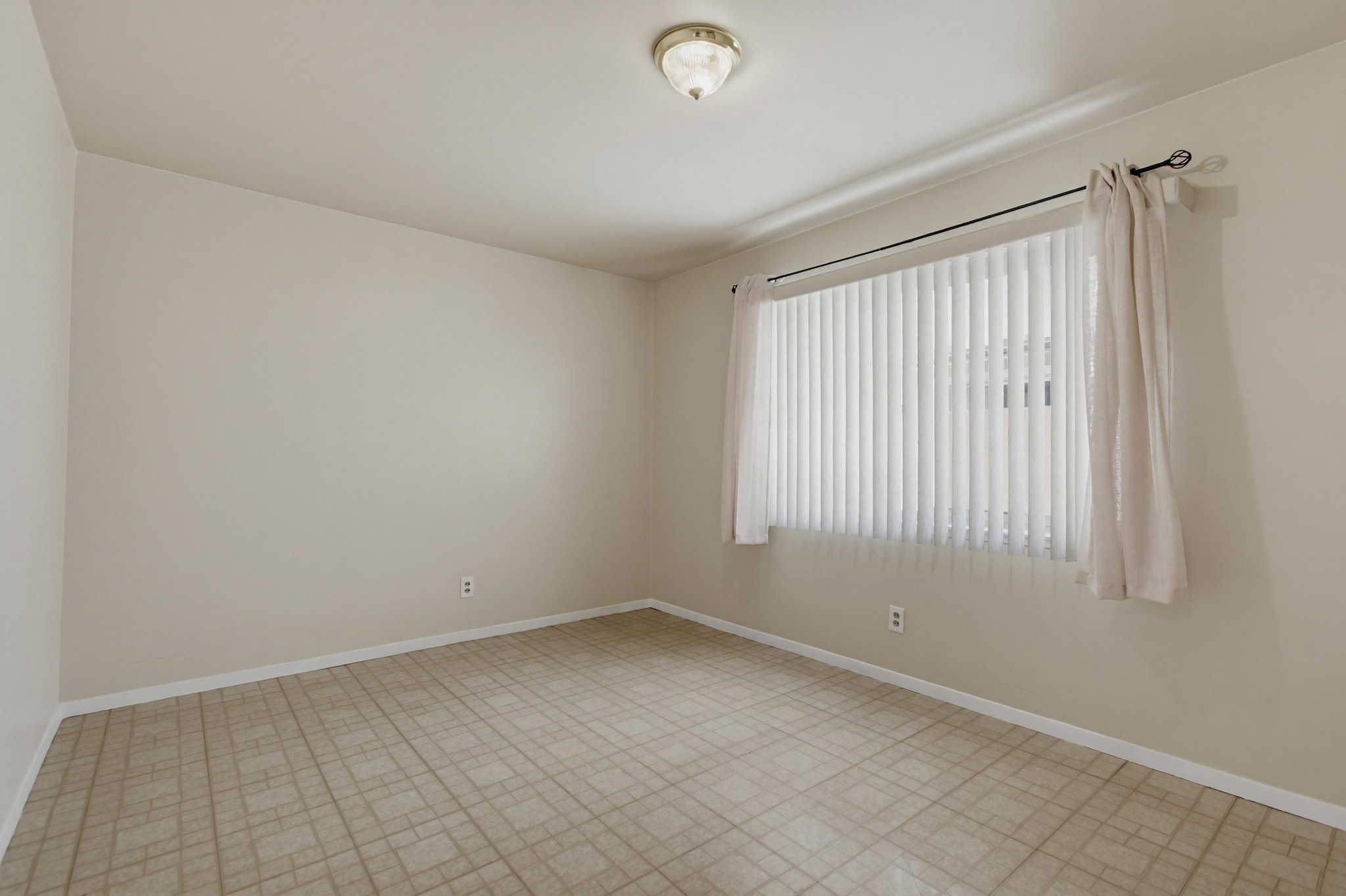 Virtual tour photo 27 of 53 for 5860 Yorkshire Ave