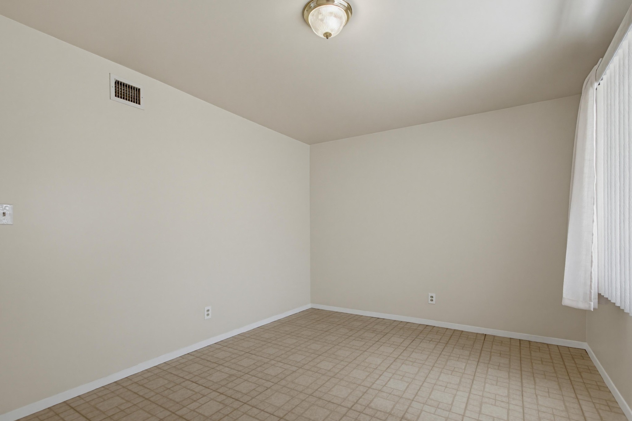 Virtual tour photo 28 of 53 for 5860 Yorkshire Ave