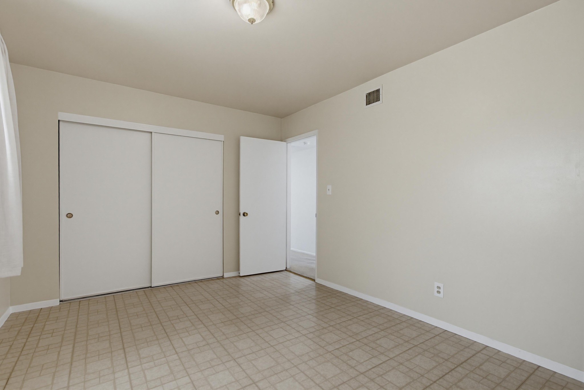 Virtual tour photo 29 of 53 for 5860 Yorkshire Ave