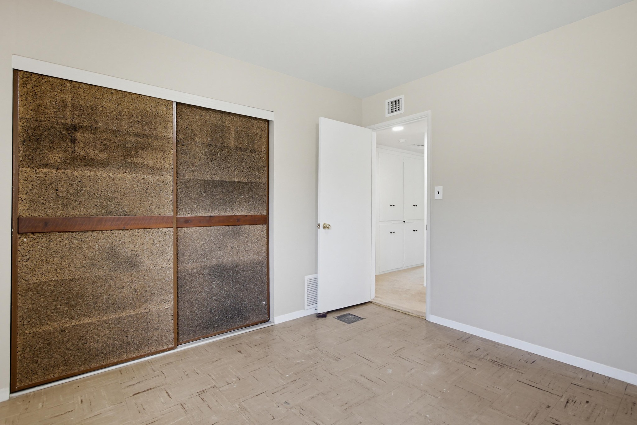 Virtual tour photo 31 of 53 for 5860 Yorkshire Ave
