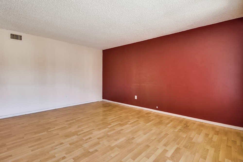 Virtual tour photo 8 of 41 for 5863 Division St