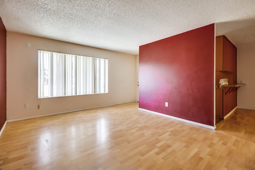 Virtual tour photo 10 of 41 for 5863 Division St