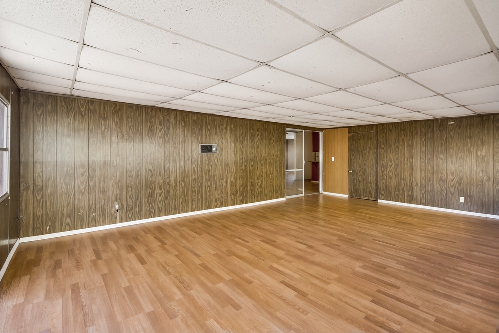 Virtual tour photo 14 of 41 for 5863 Division St