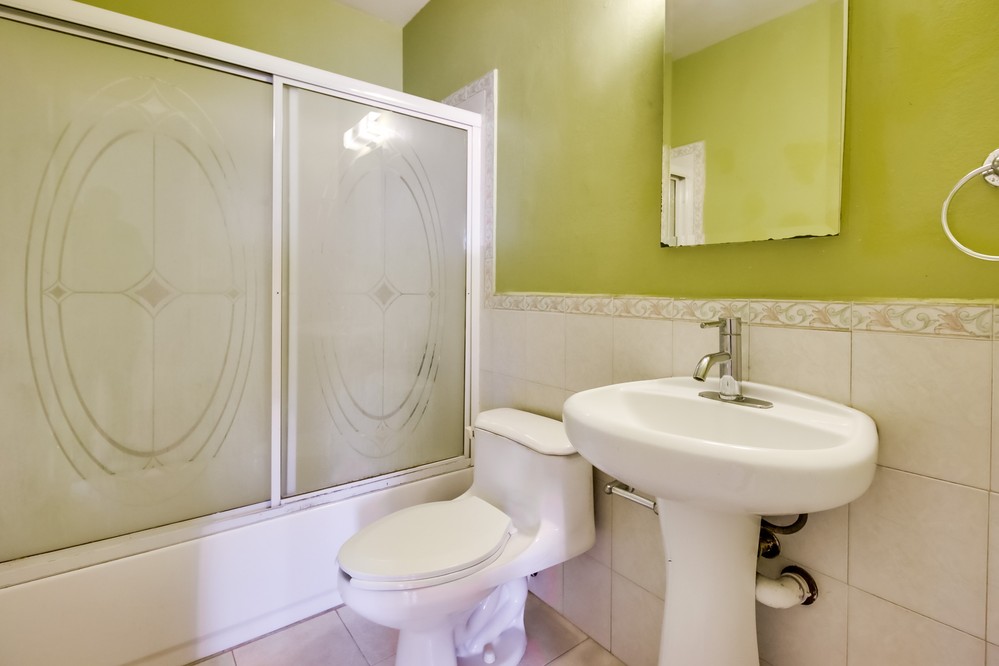 Virtual tour photo 25 of 41 for 5863 Division St
