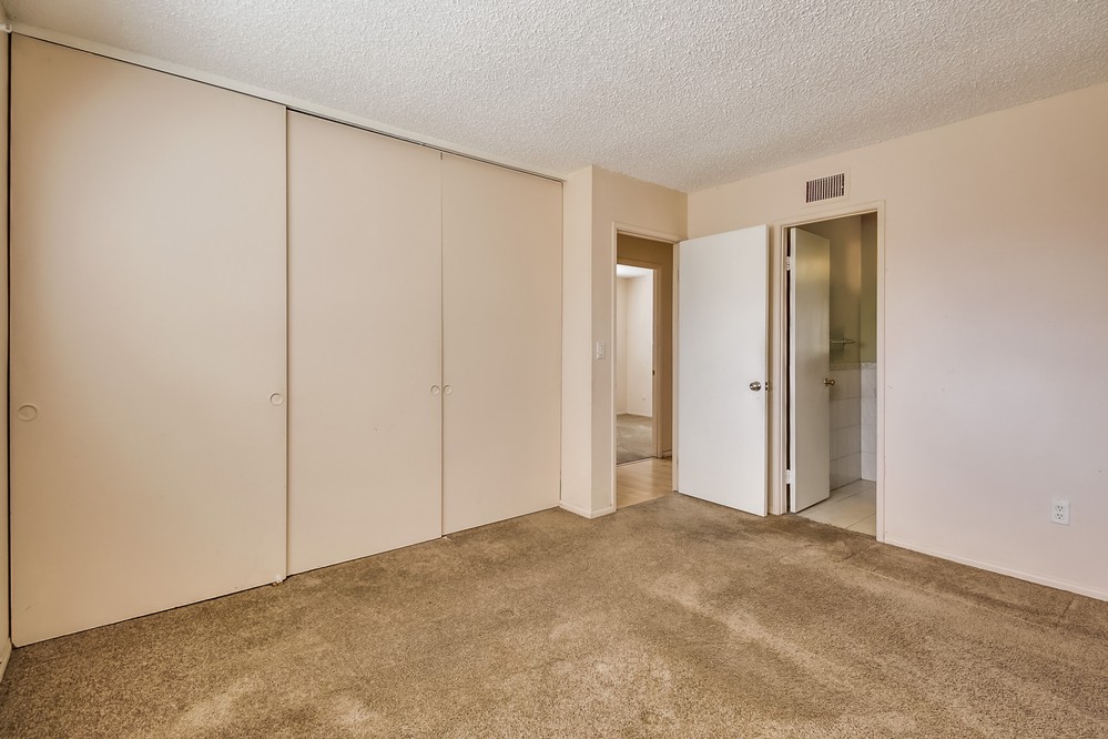 Virtual tour photo 28 of 41 for 5863 Division St
