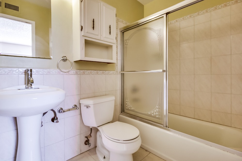 Virtual tour photo 29 of 41 for 5863 Division St