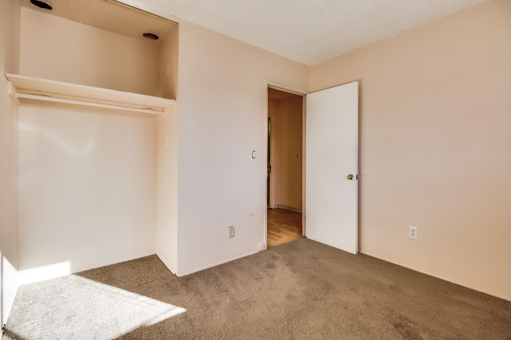 Virtual tour photo 36 of 41 for 5863 Division St