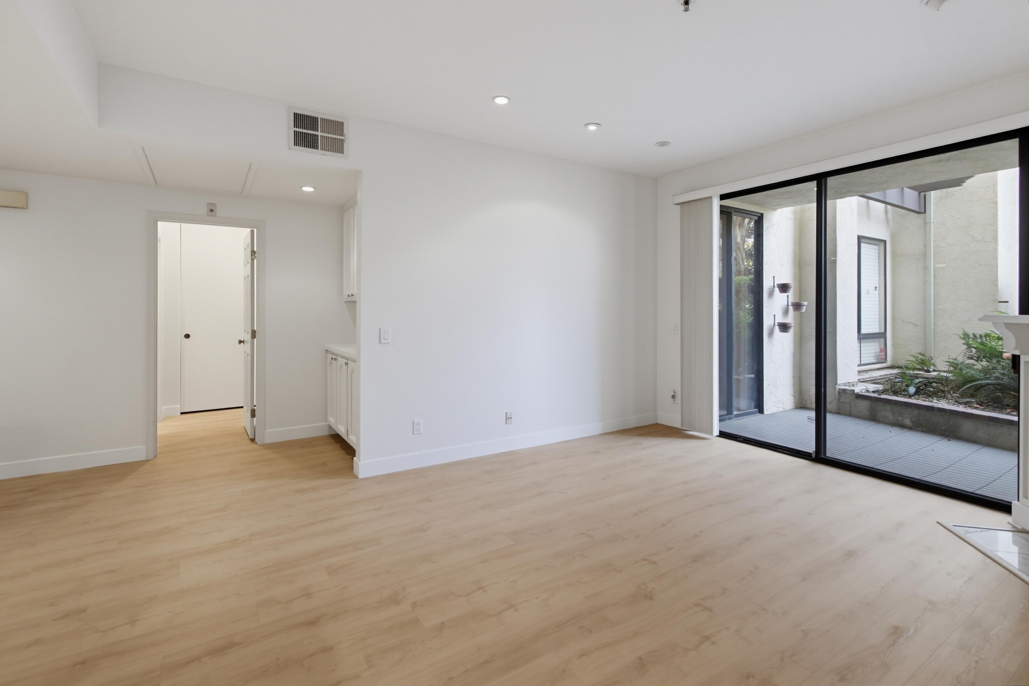 Virtual tour photo 8 of 49 for 5865 Friars Rd Apt 3104