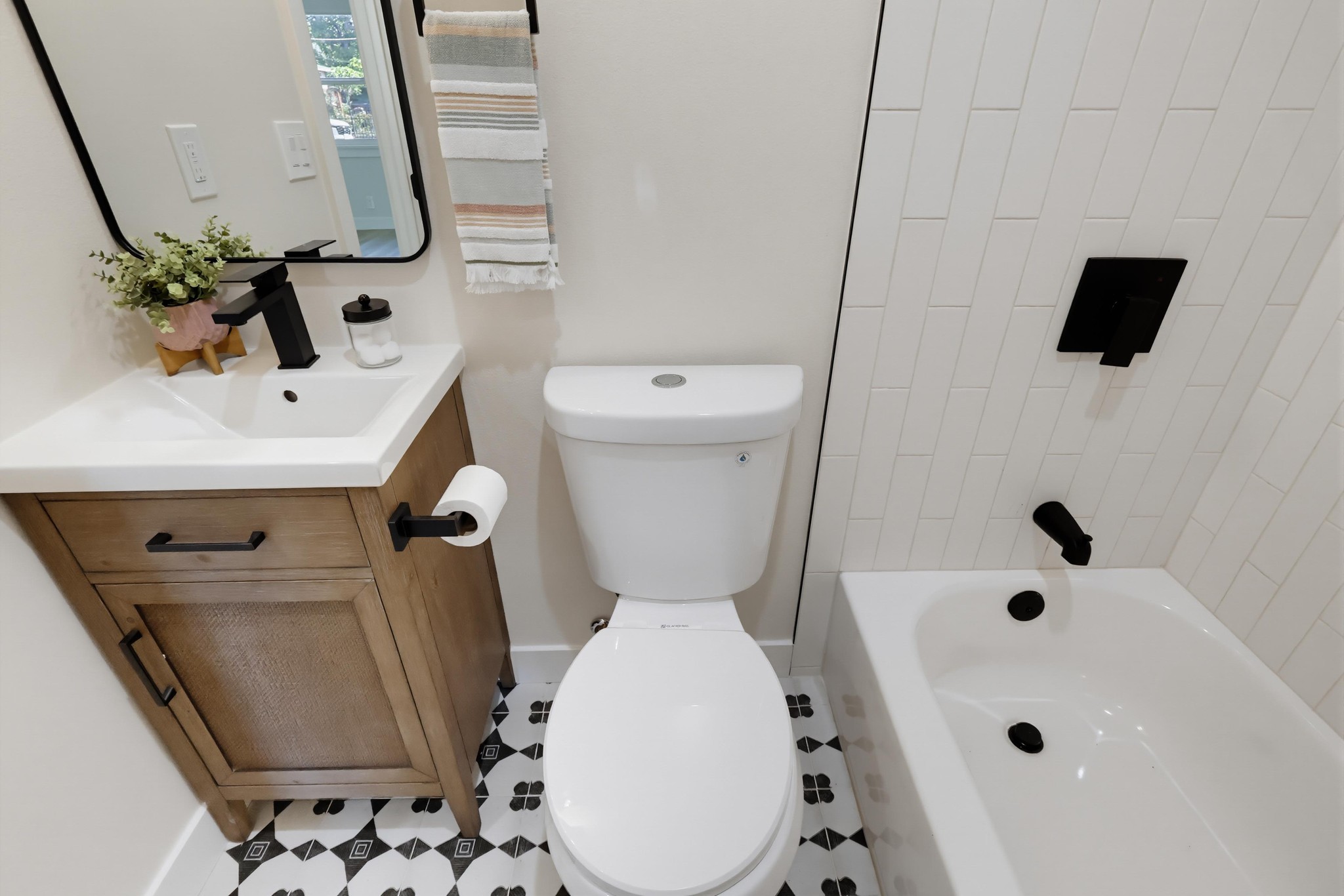 Virtual tour photo 26 of 62 for 5868 Myrtle Ave
