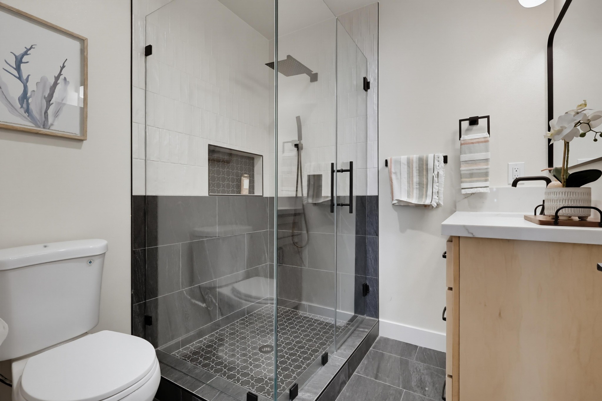 Virtual tour photo 32 of 62 for 5868 Myrtle Ave