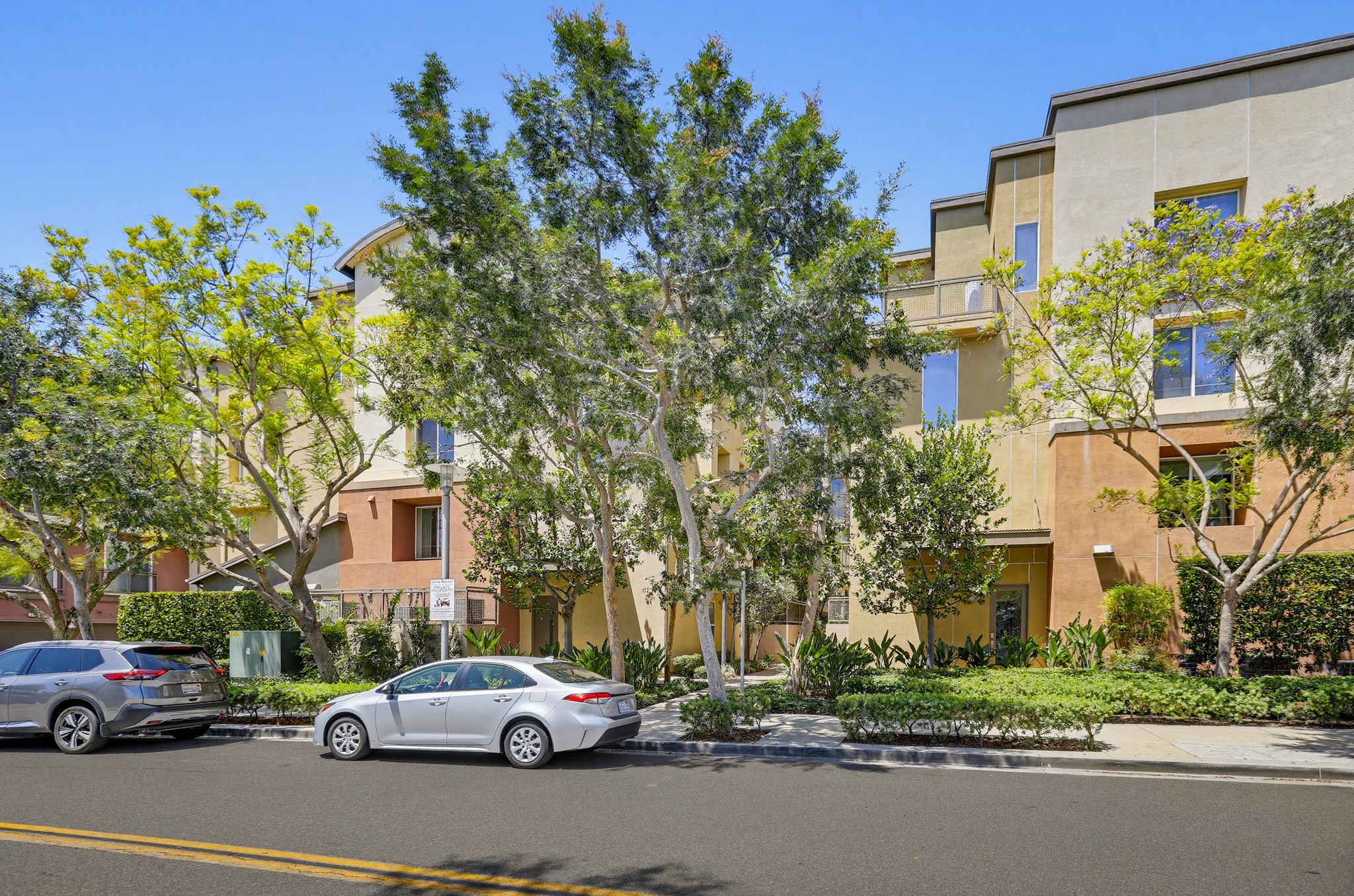 Virtual tour photo 1 of 60 for 587 Rockefeller