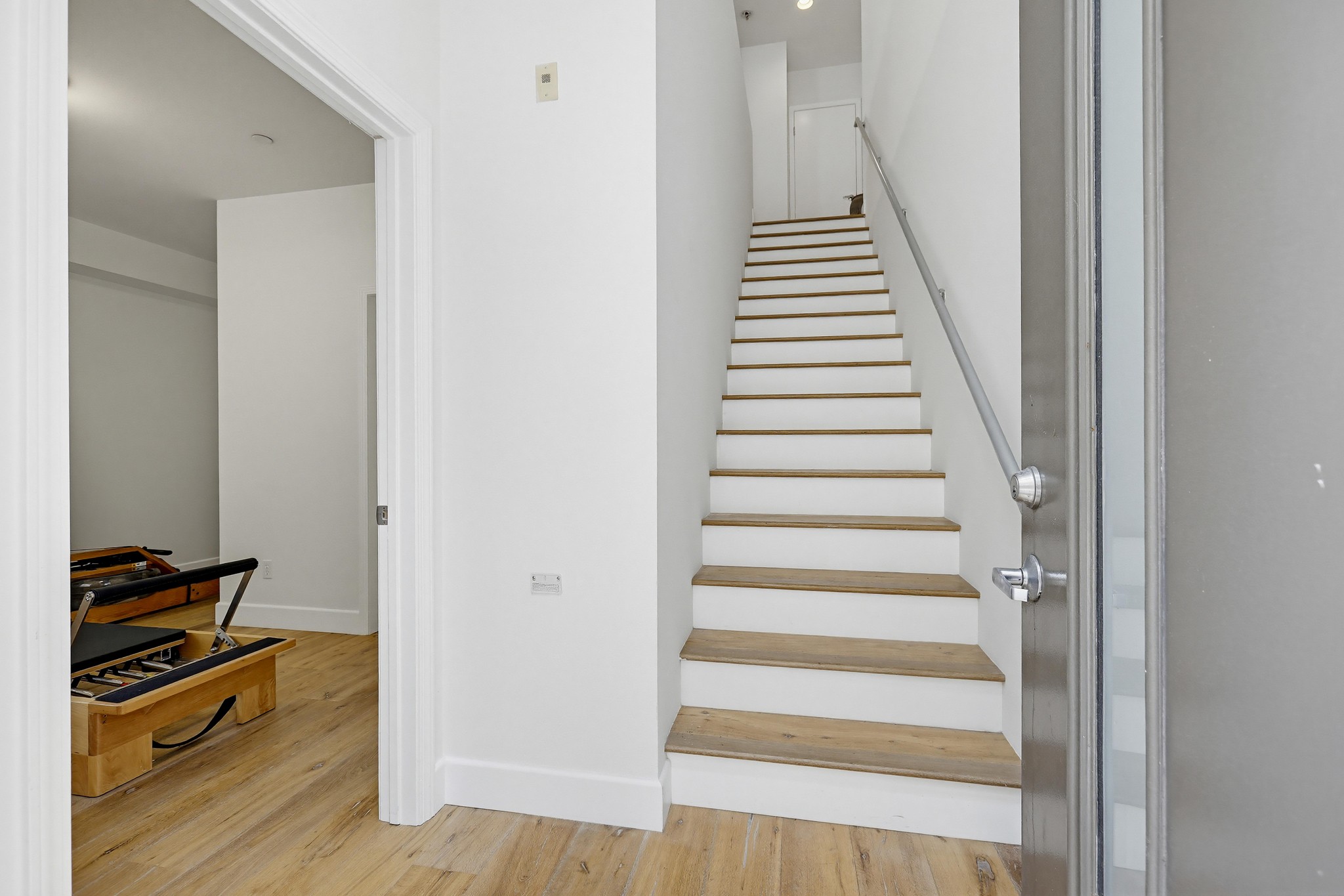Virtual tour photo 7 of 60 for 587 Rockefeller