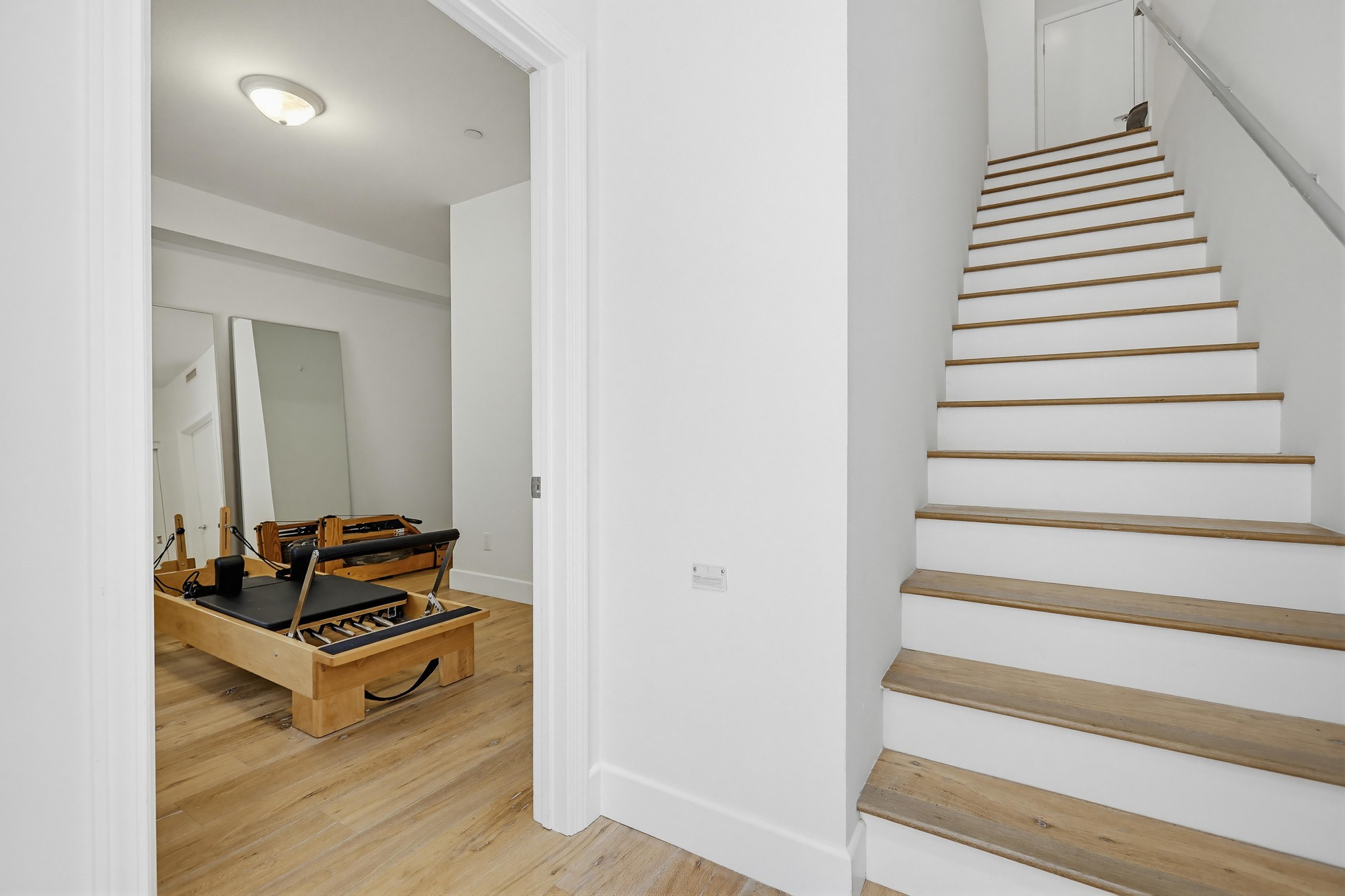 Virtual tour photo 8 of 60 for 587 Rockefeller