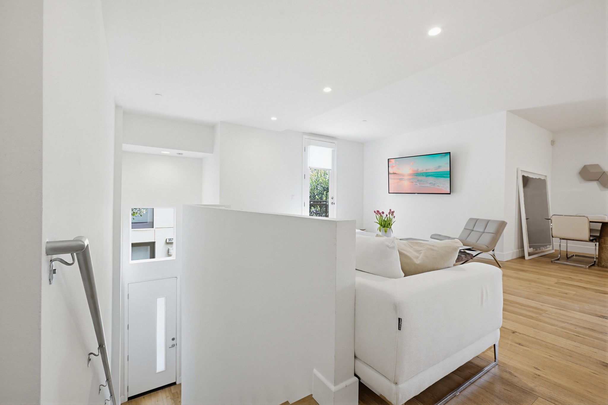 Virtual tour photo 10 of 60 for 587 Rockefeller