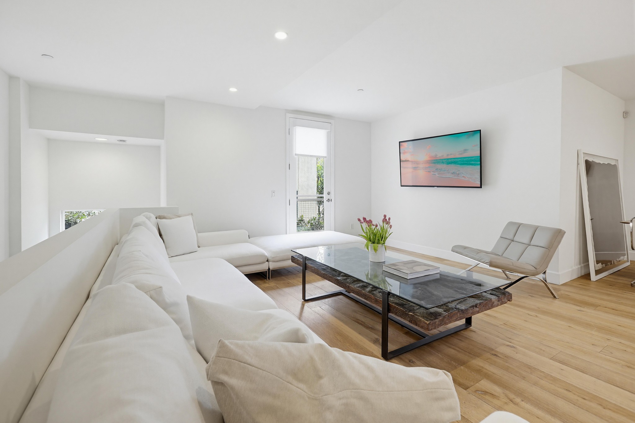 Virtual tour photo 13 of 60 for 587 Rockefeller