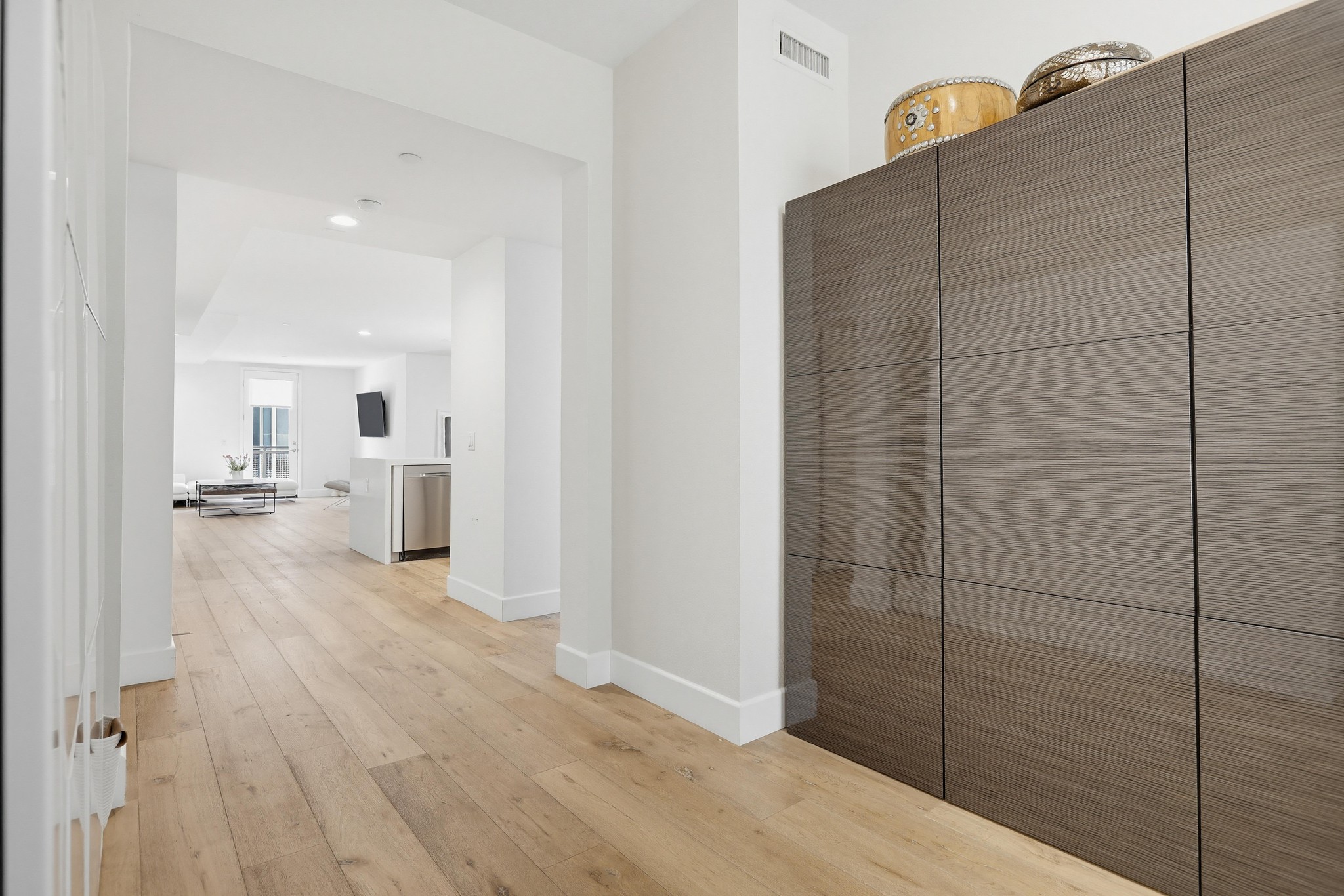 Virtual tour photo 29 of 60 for 587 Rockefeller