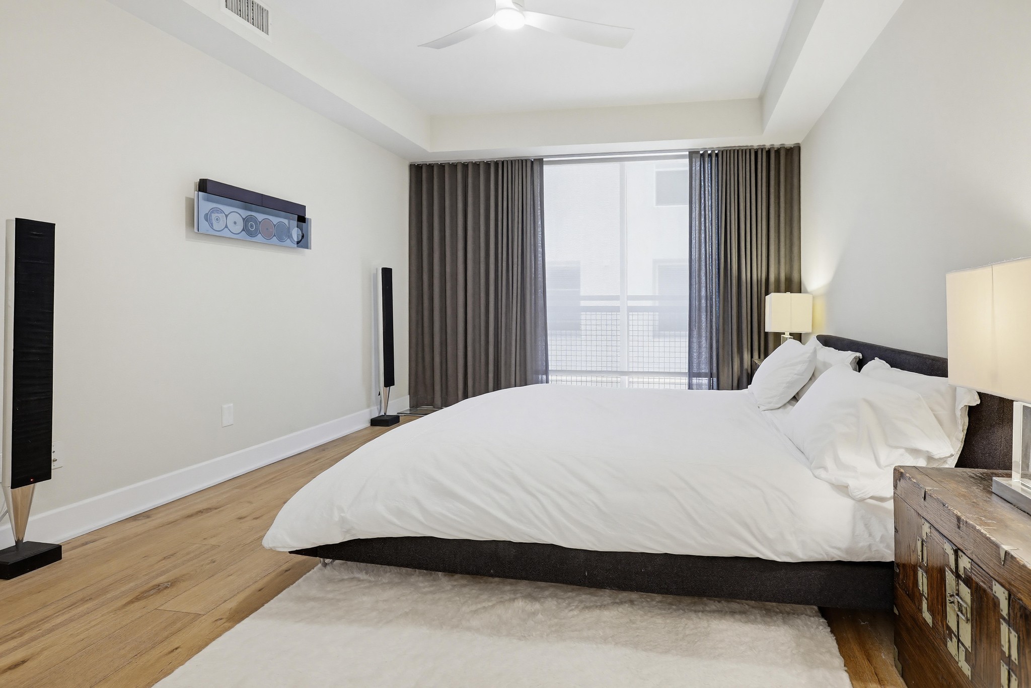 Virtual tour photo 32 of 60 for 587 Rockefeller