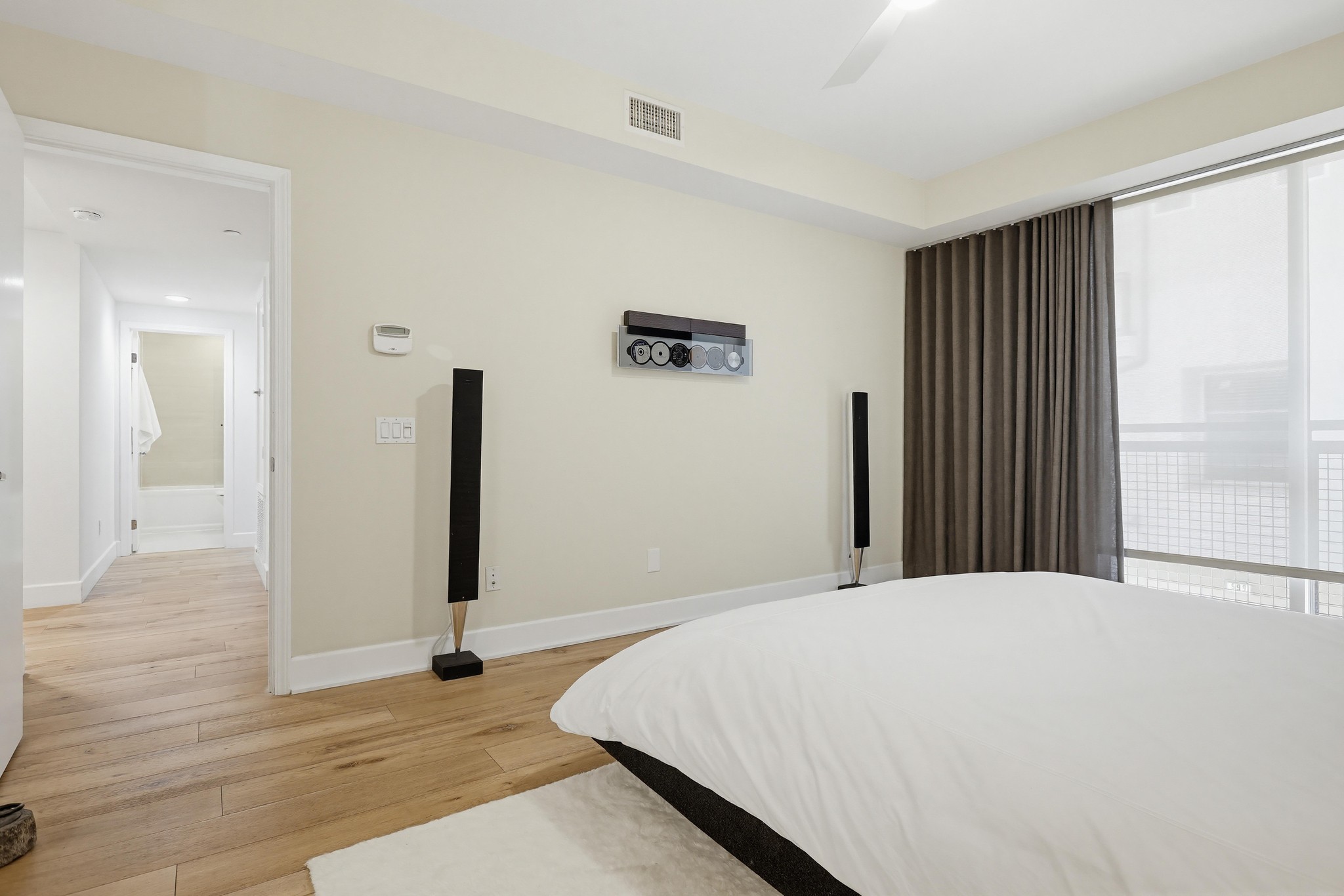 Virtual tour photo 33 of 60 for 587 Rockefeller