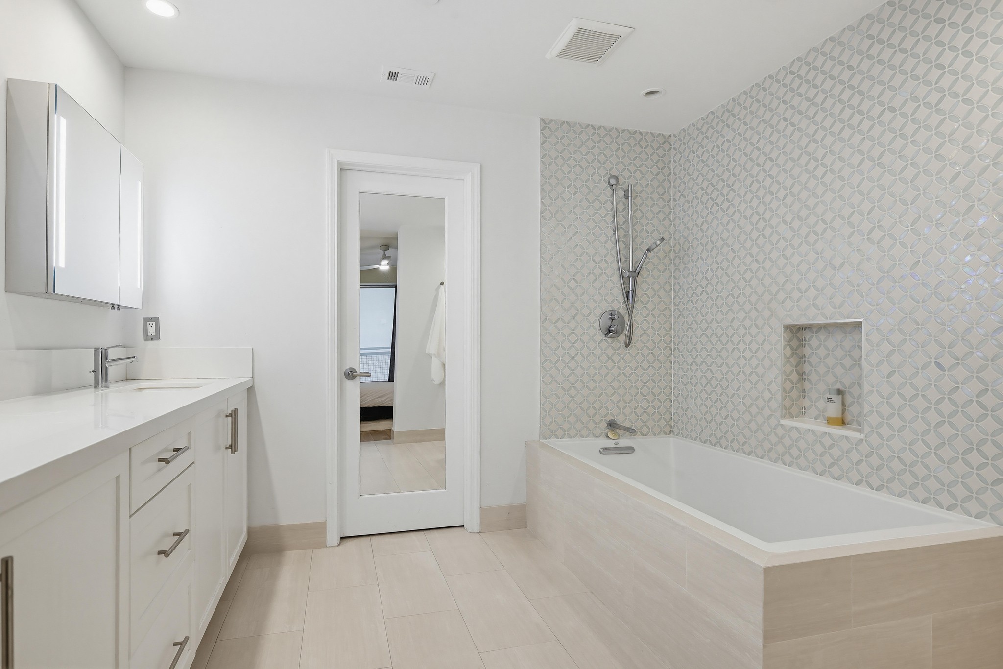 Virtual tour photo 39 of 60 for 587 Rockefeller