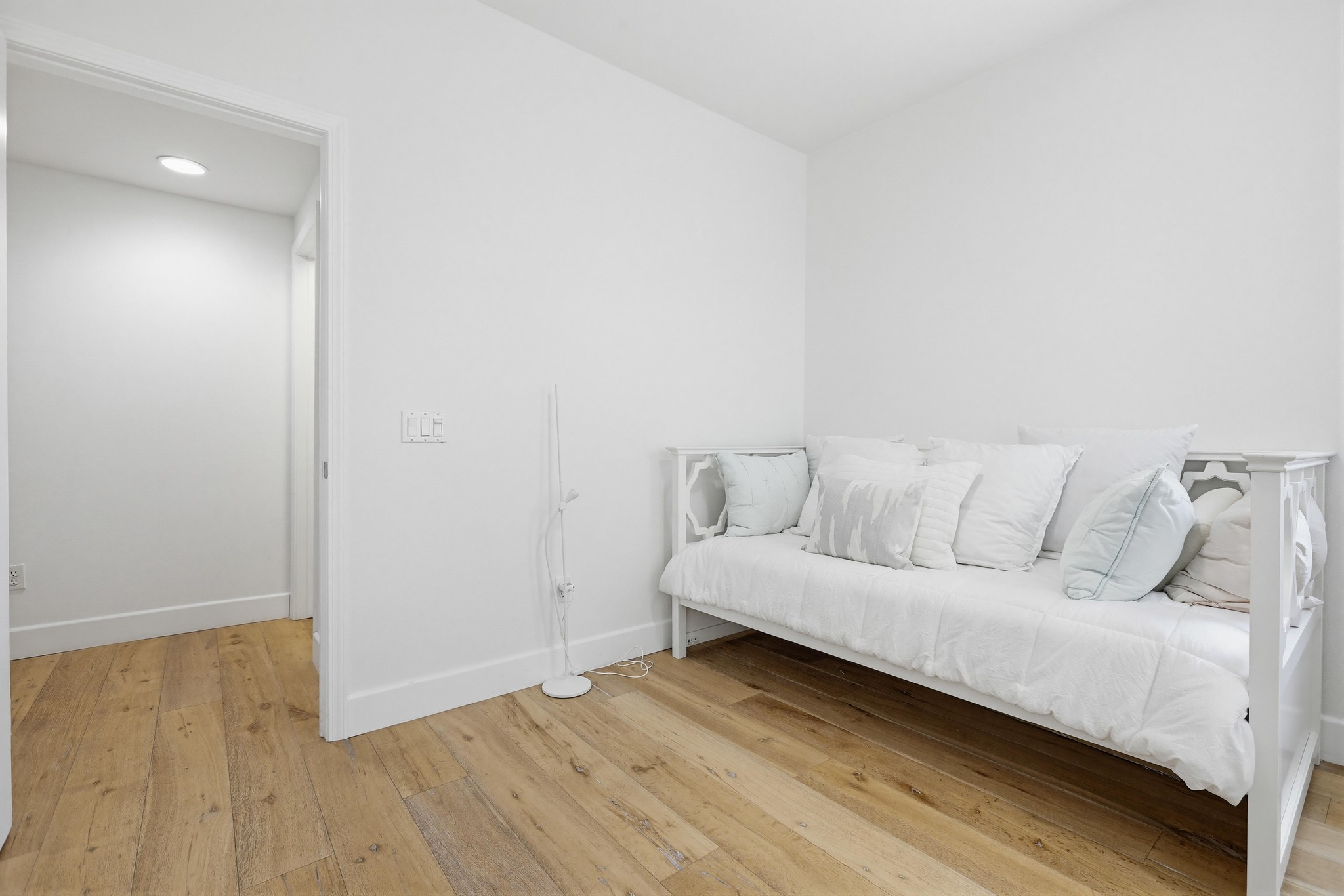 Virtual tour photo 45 of 60 for 587 Rockefeller