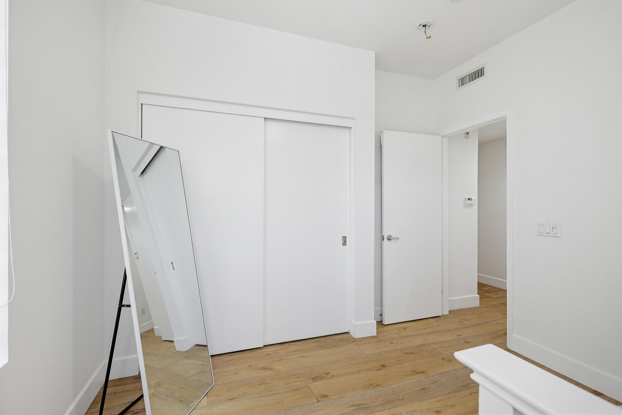 Virtual tour photo 46 of 60 for 587 Rockefeller