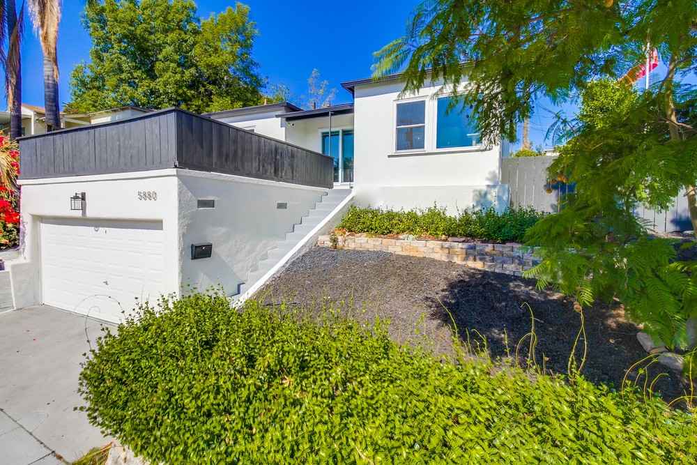 Virtual tour photo 4 of 51 for 5880 Adelaide Ave