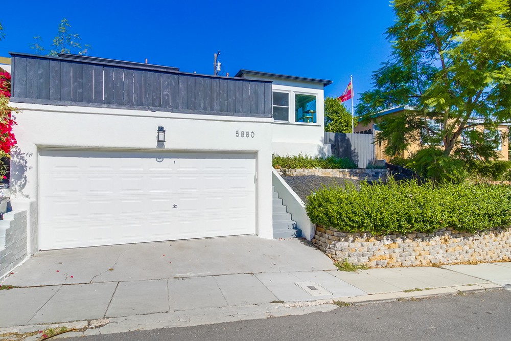 Virtual tour photo 5 of 51 for 5880 Adelaide Ave