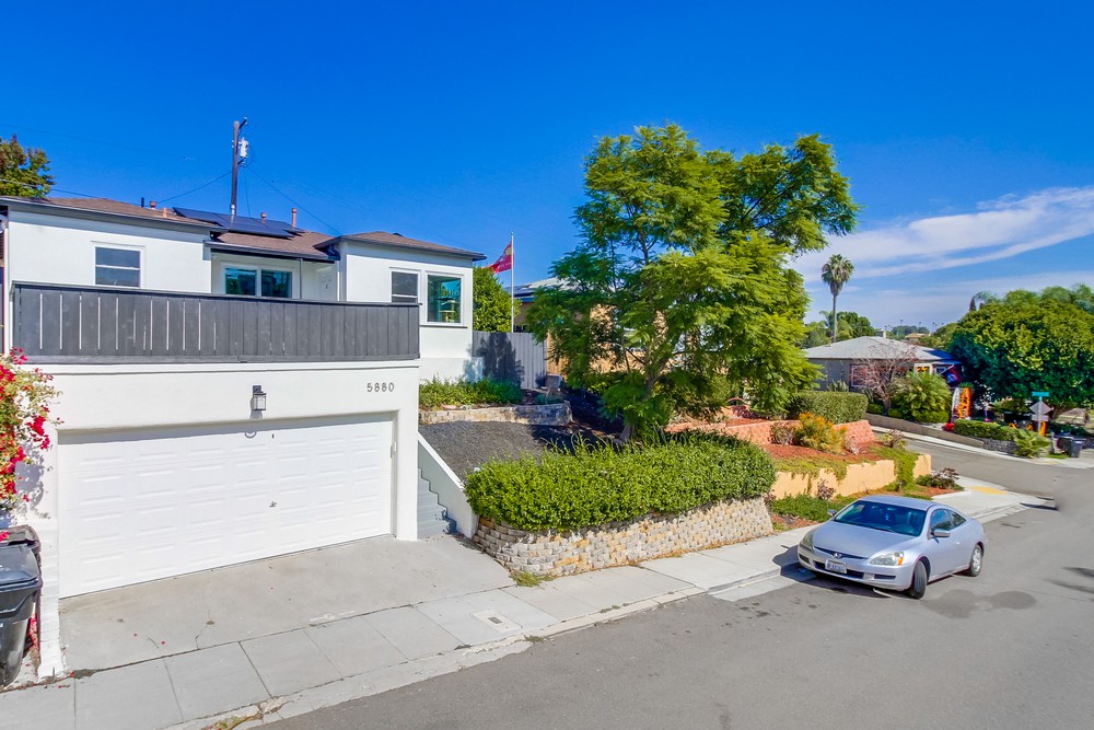 Virtual tour photo 6 of 51 for 5880 Adelaide Ave
