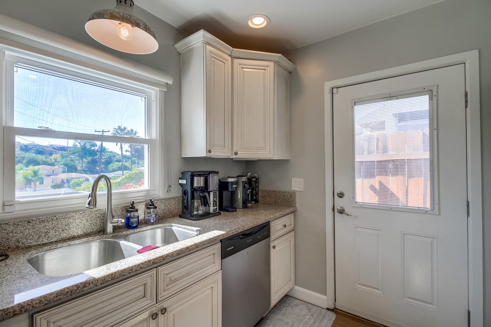 Virtual tour photo 18 of 51 for 5880 Adelaide Ave