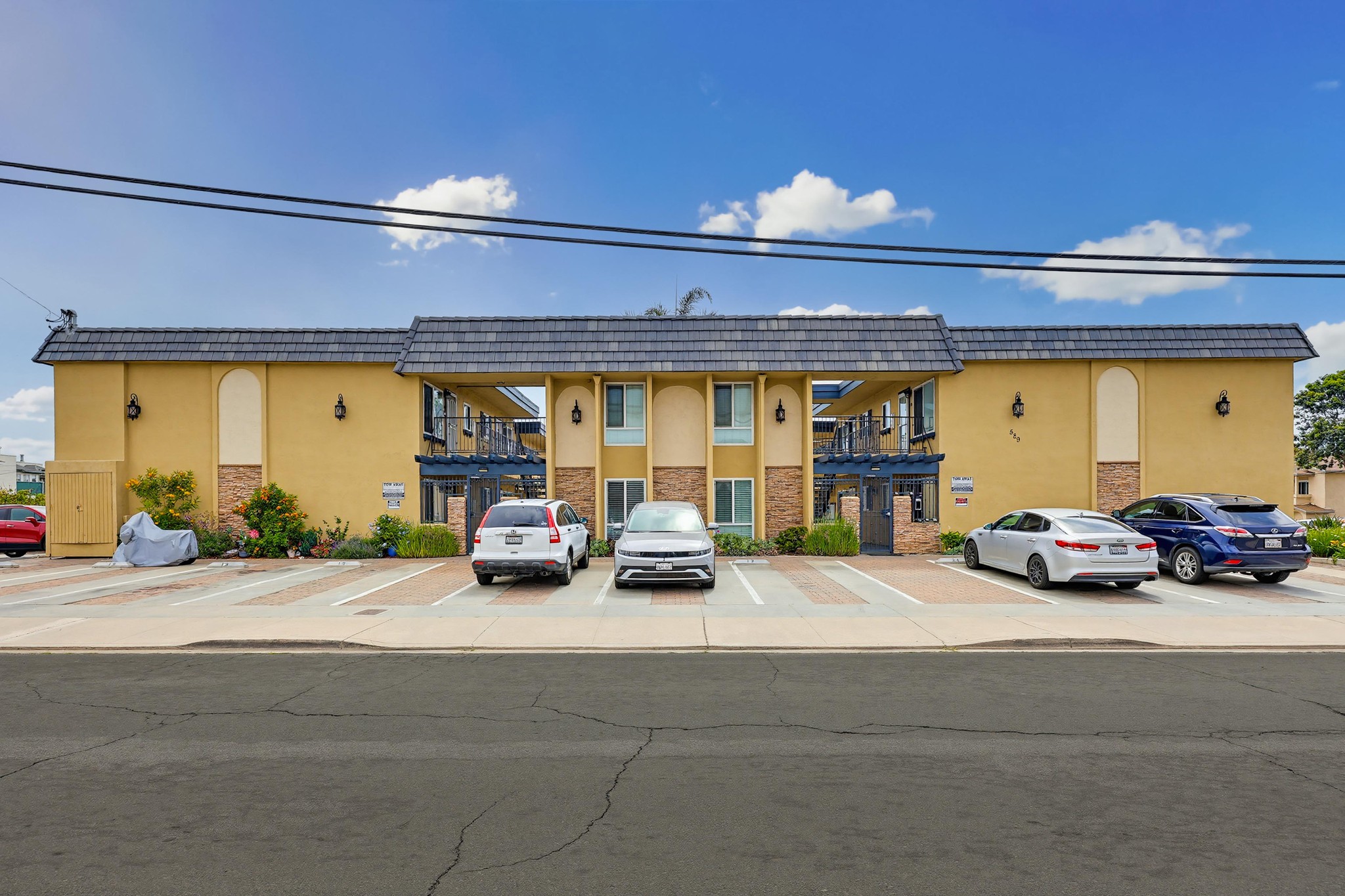Virtual tour photo 1 of 35 for 589 11th St APT 9