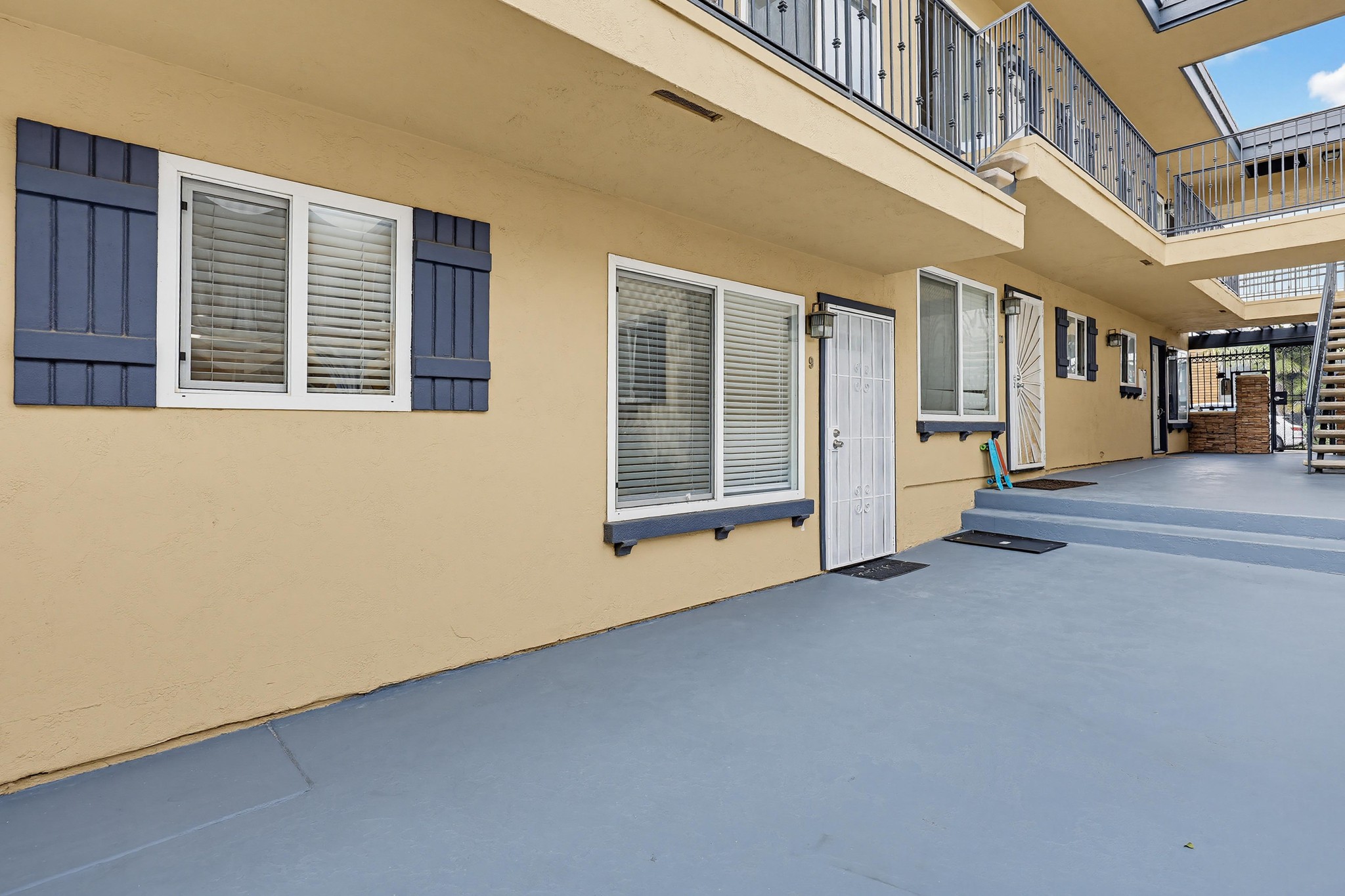 Virtual tour photo 11 of 35 for 589 11th St APT 9