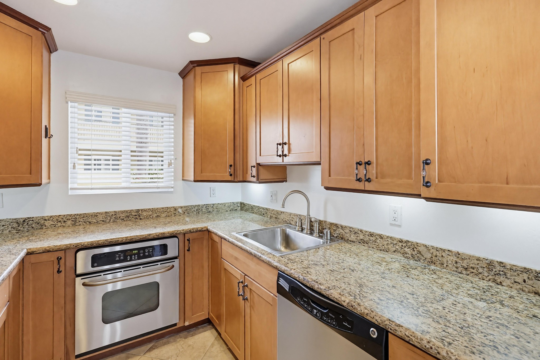 Virtual tour photo 20 of 35 for 589 11th St APT 9