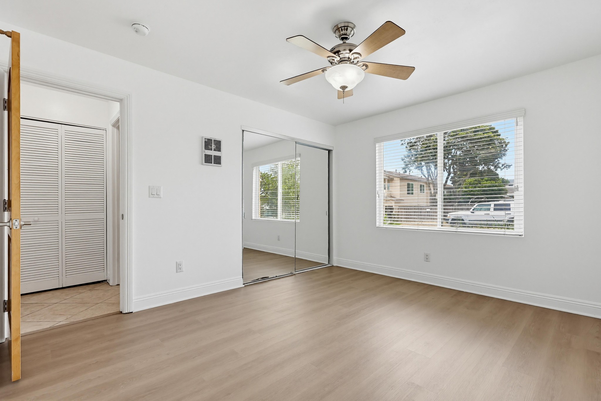Virtual tour photo 31 of 35 for 589 11th St APT 9