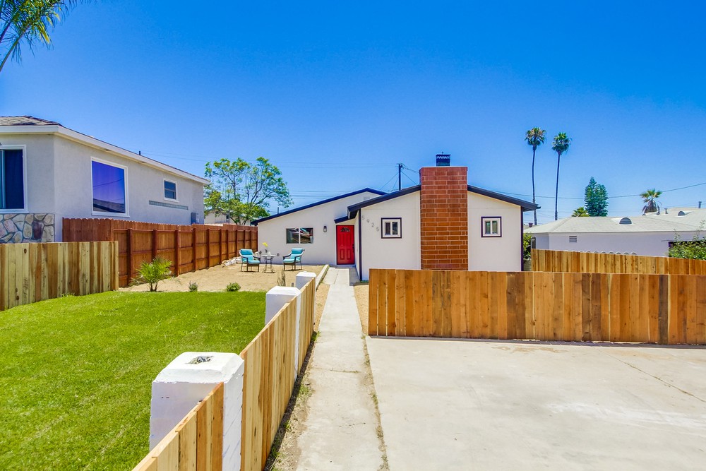Virtual tour photo 4 of 51 for 5925 Edgewater St