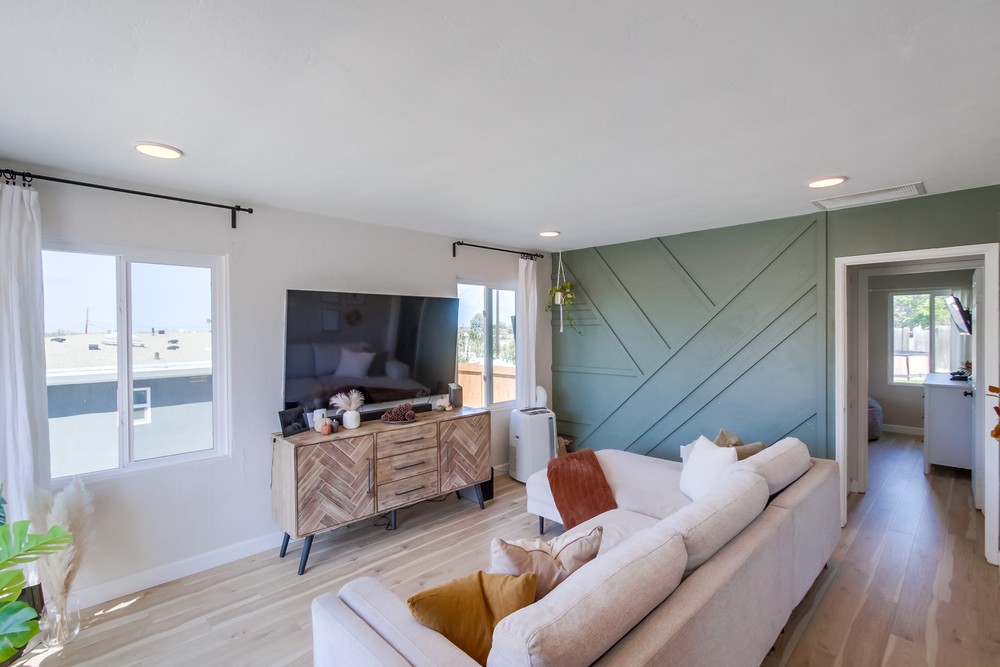 Virtual tour photo 7 of 37 for 5934 Dwight St