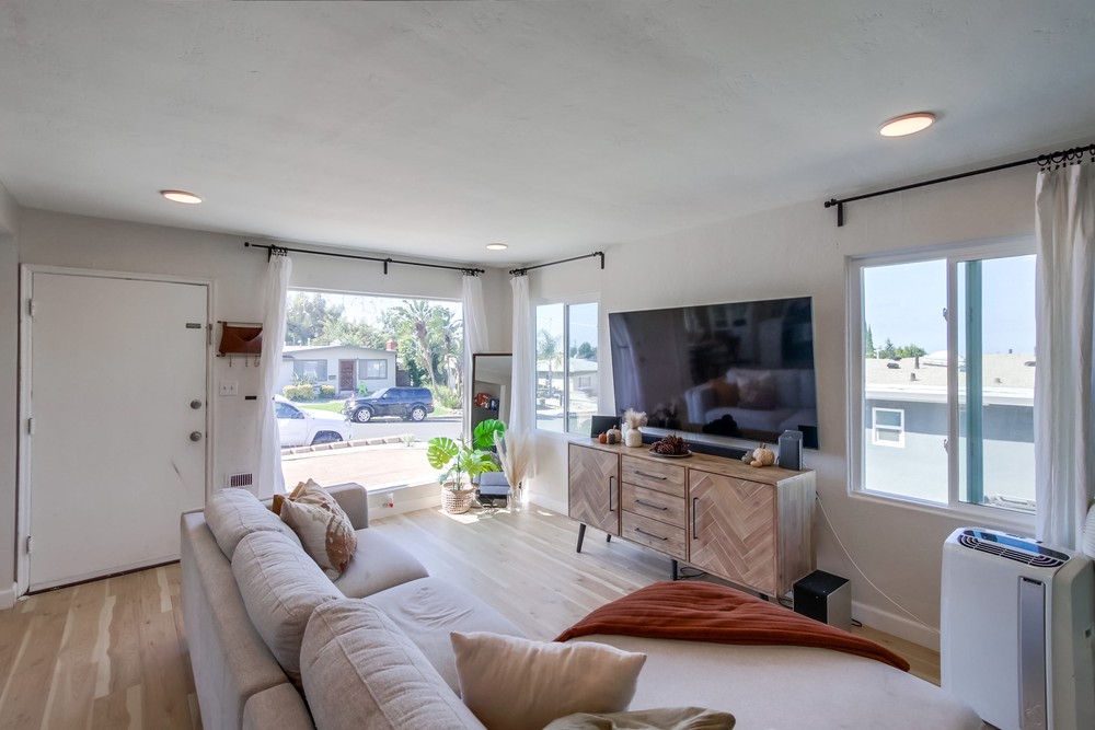 Virtual tour photo 8 of 37 for 5934 Dwight St