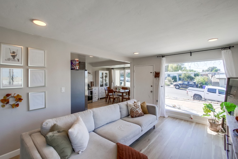 Virtual tour photo 9 of 37 for 5934 Dwight St