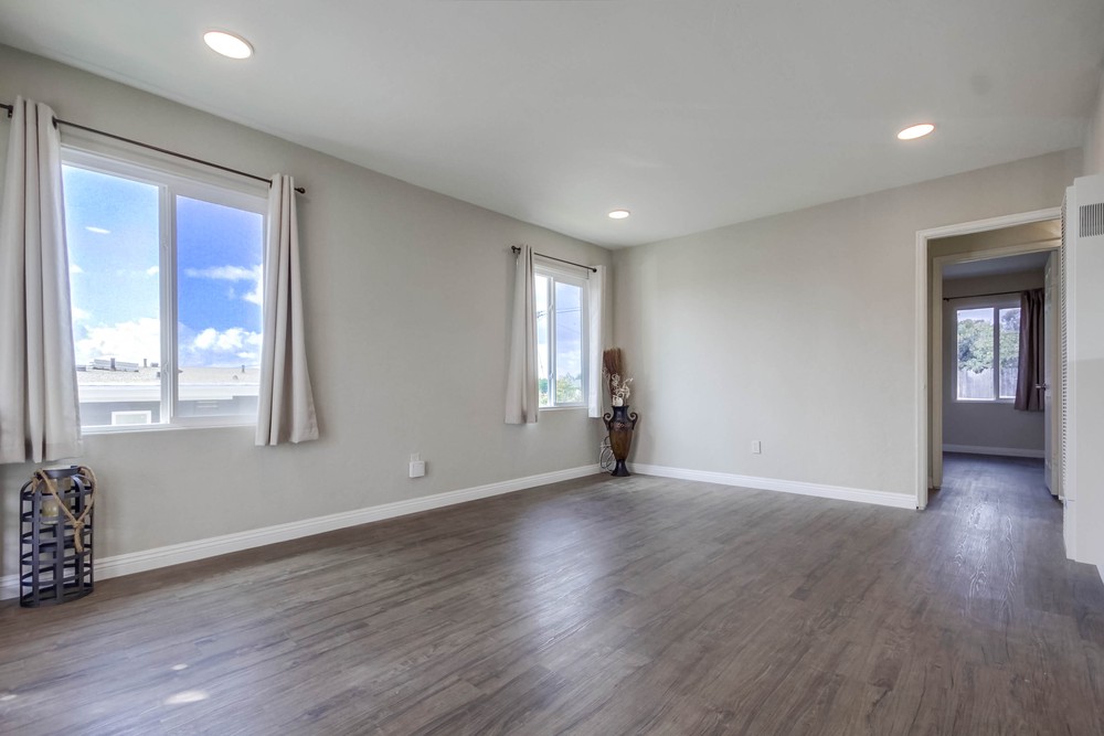 Virtual tour photo 8 of 35 for 5934 Dwight St