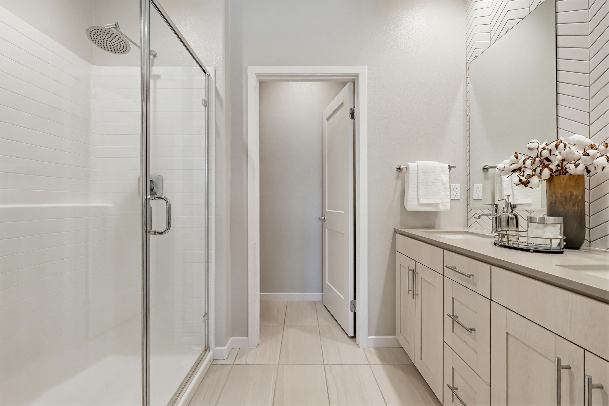 Virtual tour photo 67 of 92 for 594 Granite St