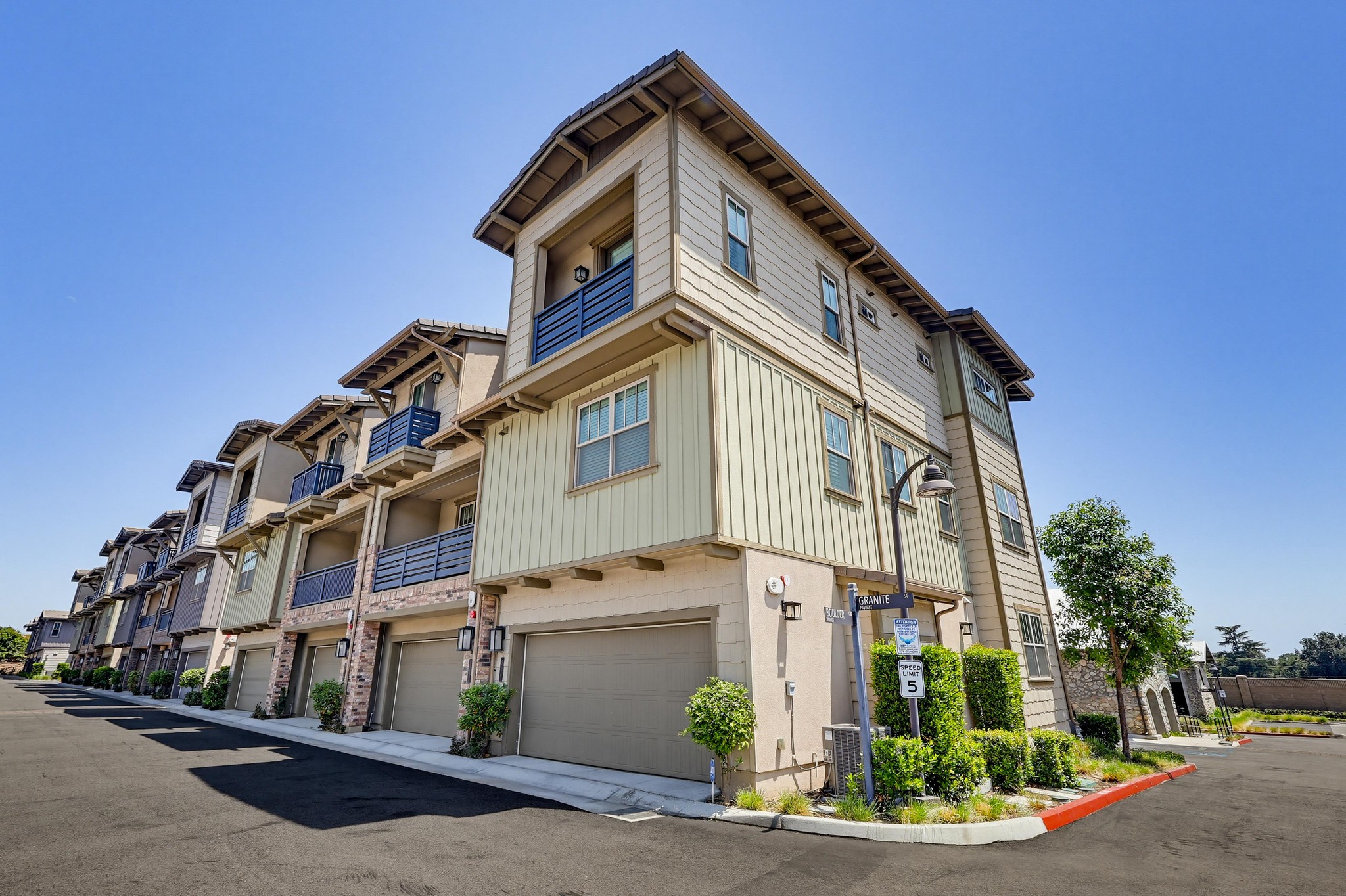 Virtual tour photo 79 of 92 for 594 Granite St