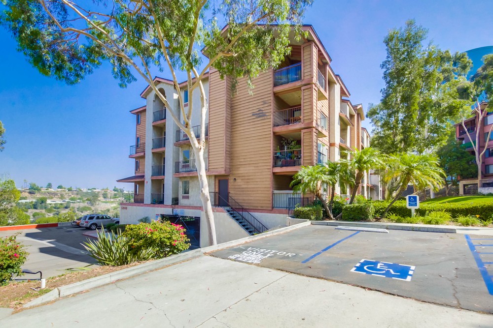 Virtual tour photo 5 of 48 for 5980 Dandridge Ln UNIT 215