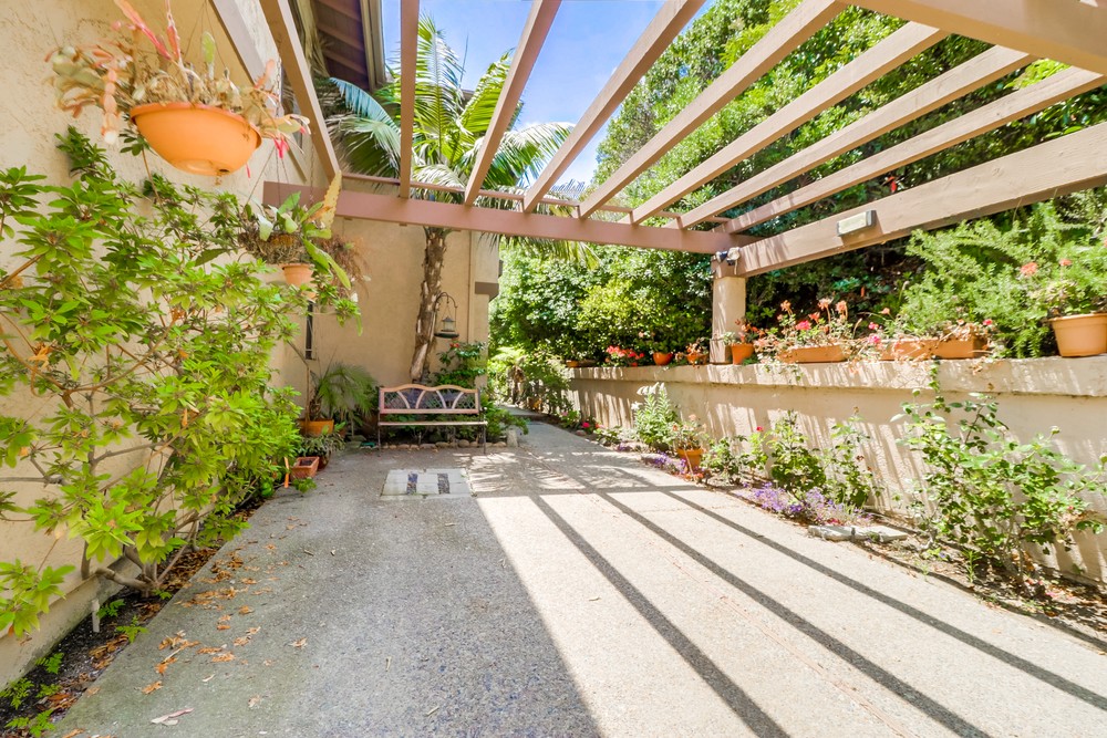 Virtual tour photo 5 of 50 for 5986 Gaines St